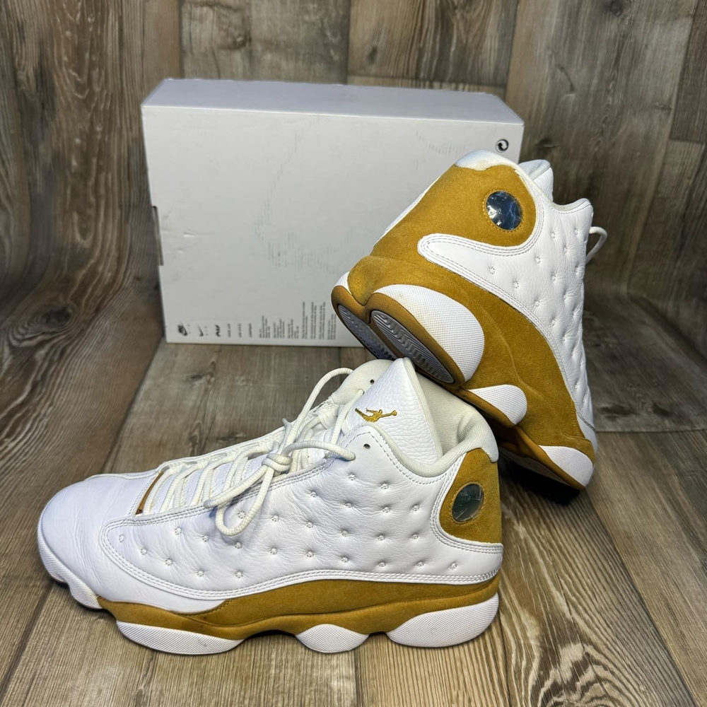 Jordans retro 13 White and Gold size 11us